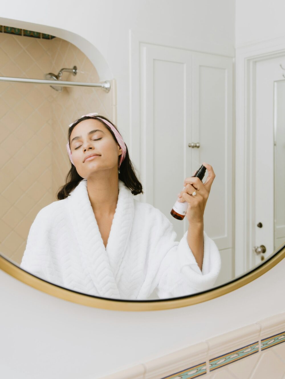 Woman doing her skincare routine